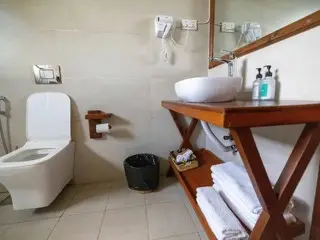 arusha farm house bathroom