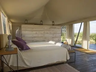 mara mara tented lodge bedroom