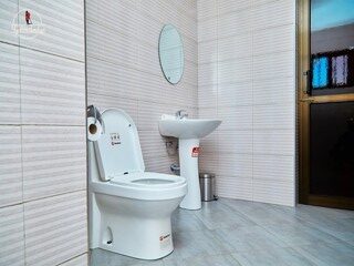 ngare lodge bathroom